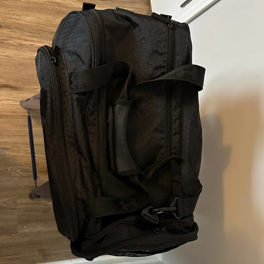 Under Armour Black Duffel Bag for Men for kids For multipurpose